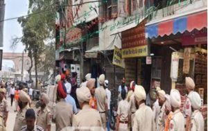 Read more about the article दरबार साहिब के आस-पास पुलिस तैनात :अमृतपाल कभी भी कर सकता है सरेंडर