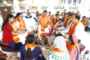 Read more about the article एचएमवी में स्थापना दिवस समारोह की शुरुआत हवन यज्ञ से हुई
