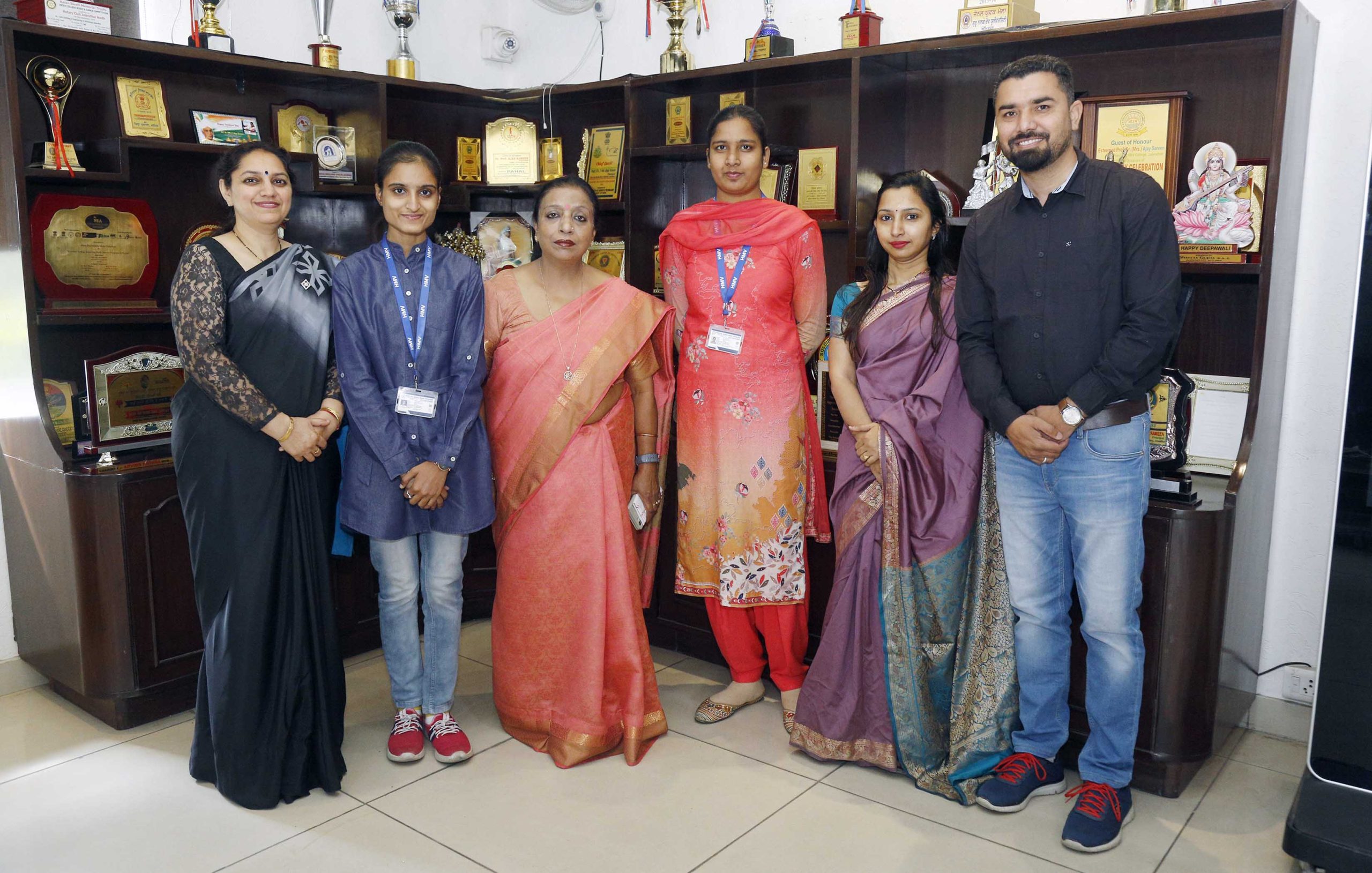 You are currently viewing विश्वविद्यालय की परीक्षाओं में HMV की छात्राओं का जलवा