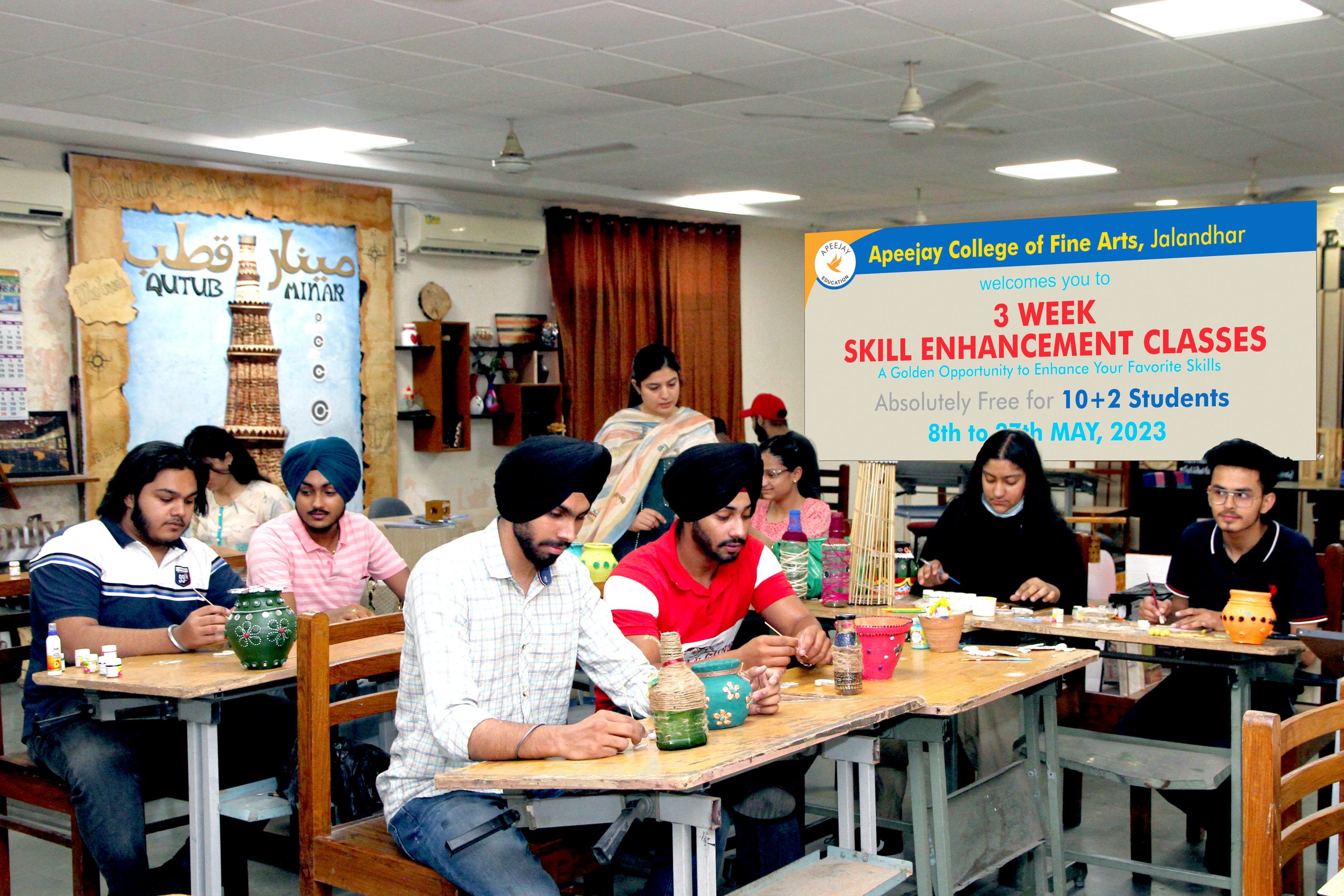 You are currently viewing Apeejay College ऑफ फाइन आर्ट्स जालंधर में स्किल एनहैंसमेंट कक्षाओं में विद्यार्थियों ने सीखे वेस्ट मटेरियल से घर सजाने की वस्तुएं बनाने के तरीके