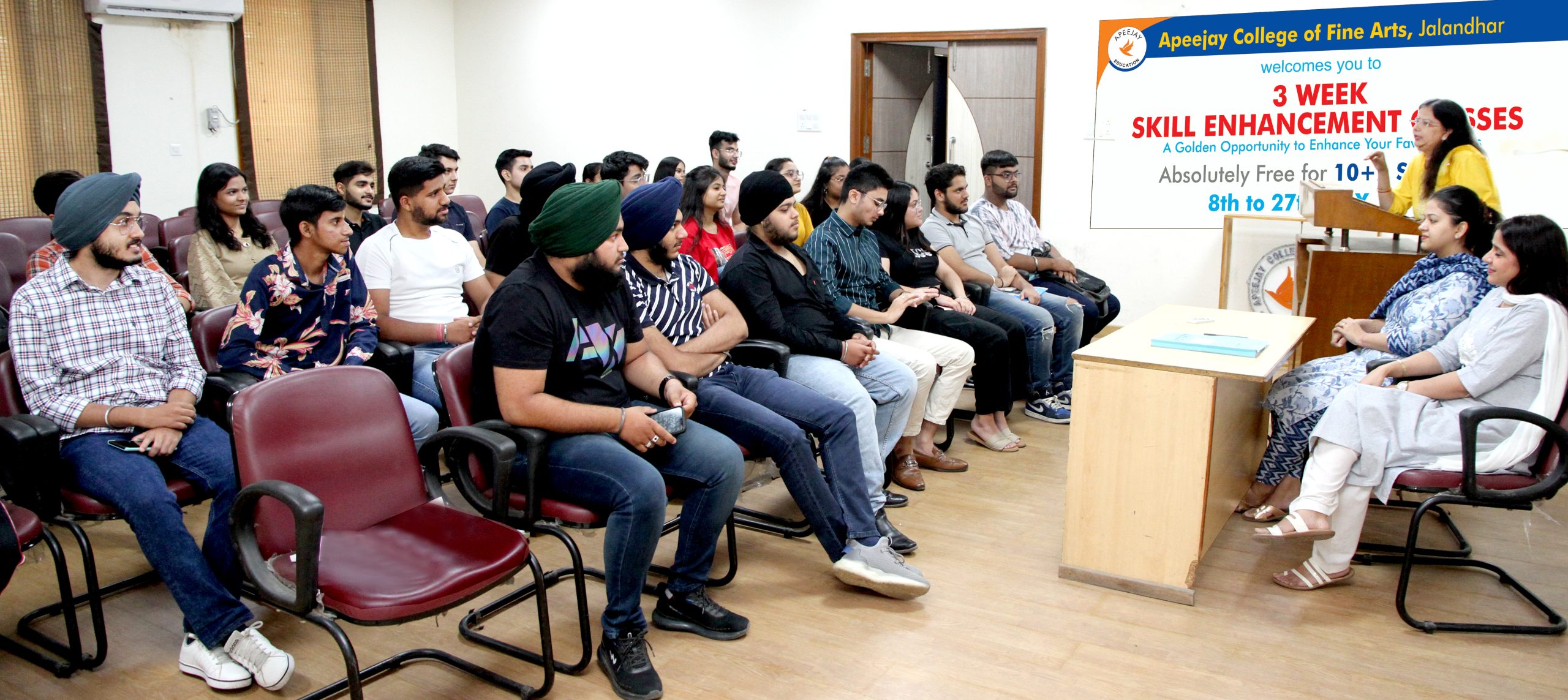 You are currently viewing एपीजे कॉलेज ऑफ फाइन आर्ट्स जालंधर में +2 के विद्यार्थियों द्वारा लगाई जा रही स्किल एनहैंसमेंट कक्षाओं में विद्यार्थियों ने सीखे ‘बिजनेस कम्युनिकेशन’ के गुर