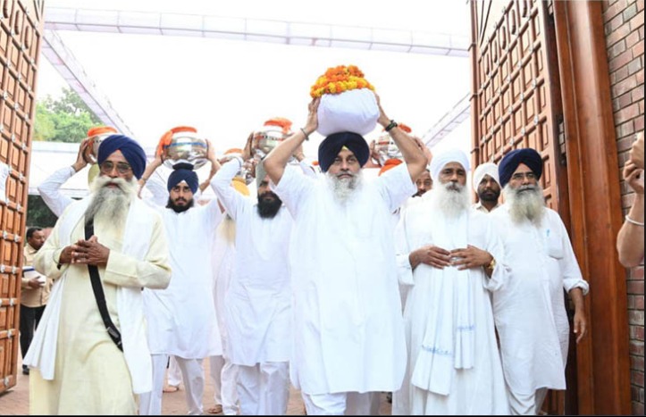 You are currently viewing पूर्व CM बादल की अस्थियां आज होंगी विसर्जित:सुखबीर बादल के साथ परिवार कीरतपुर साहिब के लिए रवाना; कल अंतिम अरदास