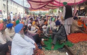Read more about the article पंजाब में किसान आज रेलवे ट्रैक करेंगे जाम मुआवजा मांग रहे प्रदर्शनकारियों पर लाठीचार्ज के बाद भड़के भारत माला प्रोजेक्ट में गई जमीनें