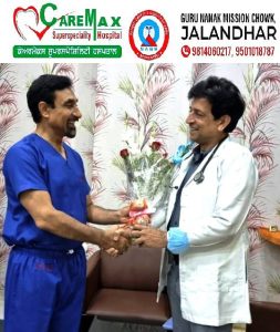 Read more about the article Dr Raman Chawla छाती के रोगों के माहिर सिविल सर्जन डॉ नरेश बाथला को अपने अस्पताल में join होने पर बधाई देते हुए