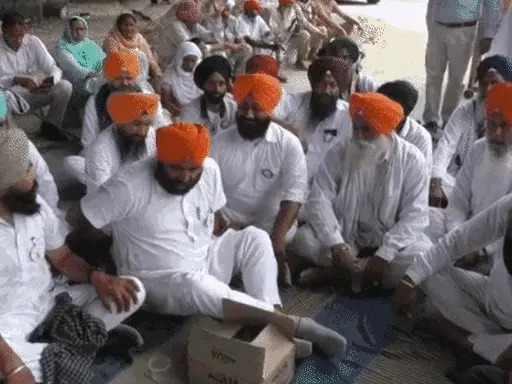 You are currently viewing पंजाब में लाडोवाल टोल प्लाजा फ्री करवाया हरियाणा में किसानों पर लाठीचार्ज से भड़की यूनियन, बोले- चढूनी और साथियों को रिहा करो