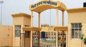 Read more about the article अमृतसर जेल में आधी रात ड्रोन घुसने से हड़कंप CRPF व पुलिस को सर्च में मिला खिलौना ड्रोन, पूछताछ के बाद मालिक को लौटाया