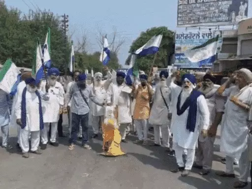 Read more about the article पंजाब में G20 के विरोध में सड़कों पर उतरे किसान || Farmers took to the streets in protest against the G20 in Punjab