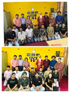 Read more about the article एपीजे कॉलेज ऑफ़ फाइन आर्ट्स जालंधर संगीत विभाग के विद्यार्थियों ने सीखी़ गुरमति संगीत की खूबियां || Music students of Apeejay College of Fine Arts Jalandhar, learned the merits of Gurmat Sangeet.